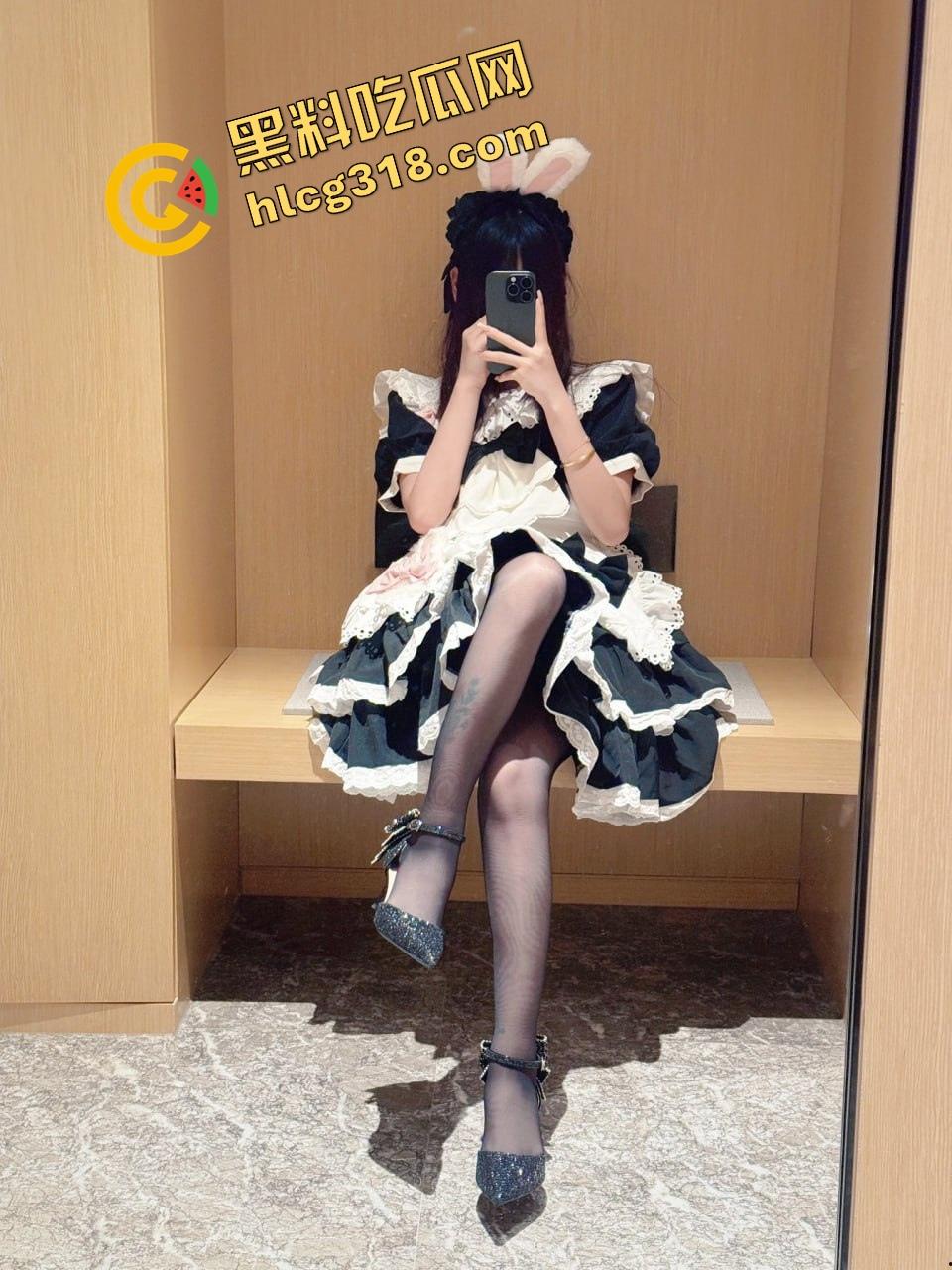 成都软萌cos『十七』短裙下藏不住贱劲,主动翻身爬上金主大肉棒,女上位骑到娇喘湿成水灾!-7