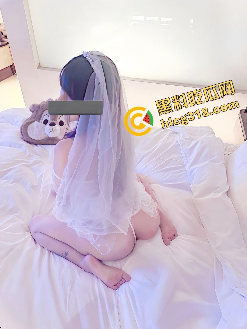 成都软萌cos『十七』短裙下藏不住贱劲,主动翻身爬上金主大肉棒,女上位骑到娇喘湿成水灾!-9