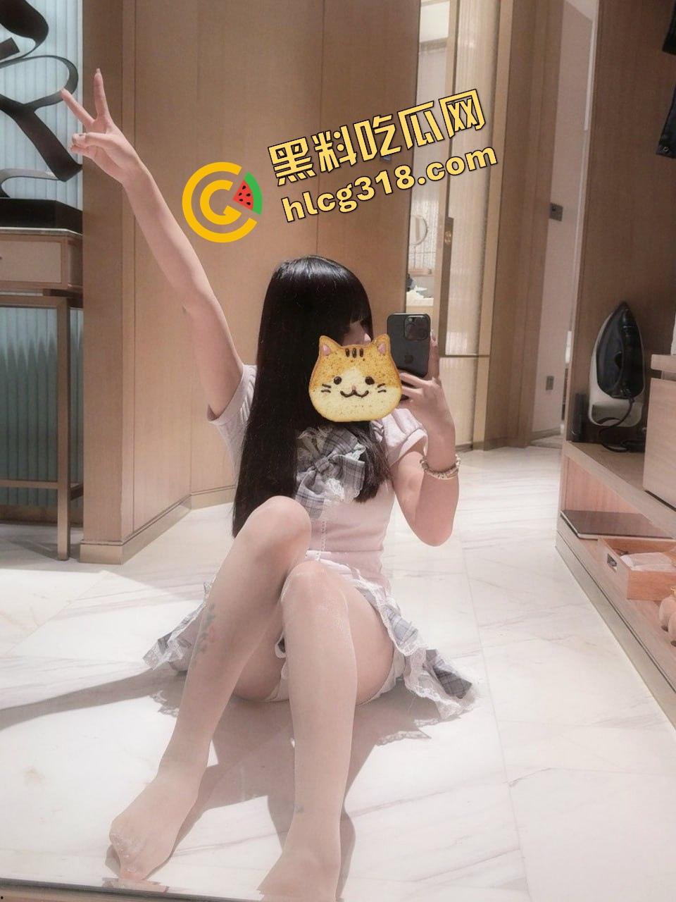 成都软萌cos『十七』短裙下藏不住贱劲,主动翻身爬上金主大肉棒,女上位骑到娇喘湿成水灾!-10