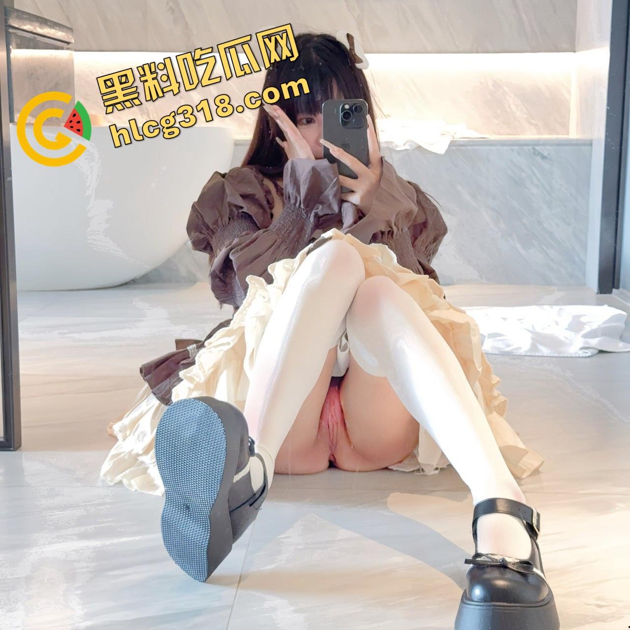 成都软萌cos『十七』短裙下藏不住贱劲,主动翻身爬上金主大肉棒,女上位骑到娇喘湿成水灾!-15