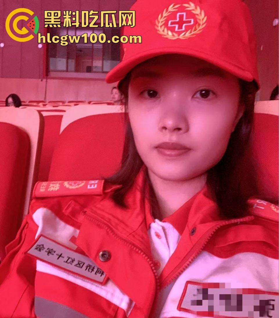 绍兴柯桥极品人妻【张璞泽】早年私密视频泄露，全裸露乳显穴伺候男友，温柔口交乖巧到极致！-5