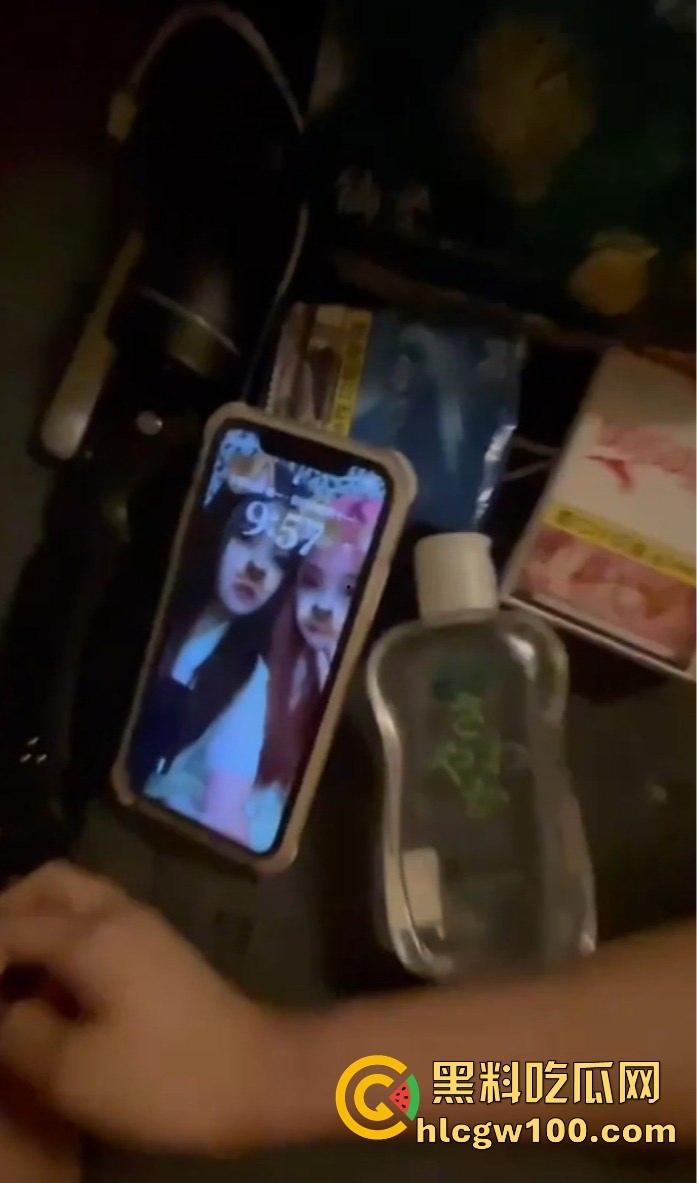 国际版抖音 女网红【林美珍】在酒吧被流氓扒光衣服 两个粉嫩的大奶子爆露了出来，然后被大神带到酒店爆操！-7