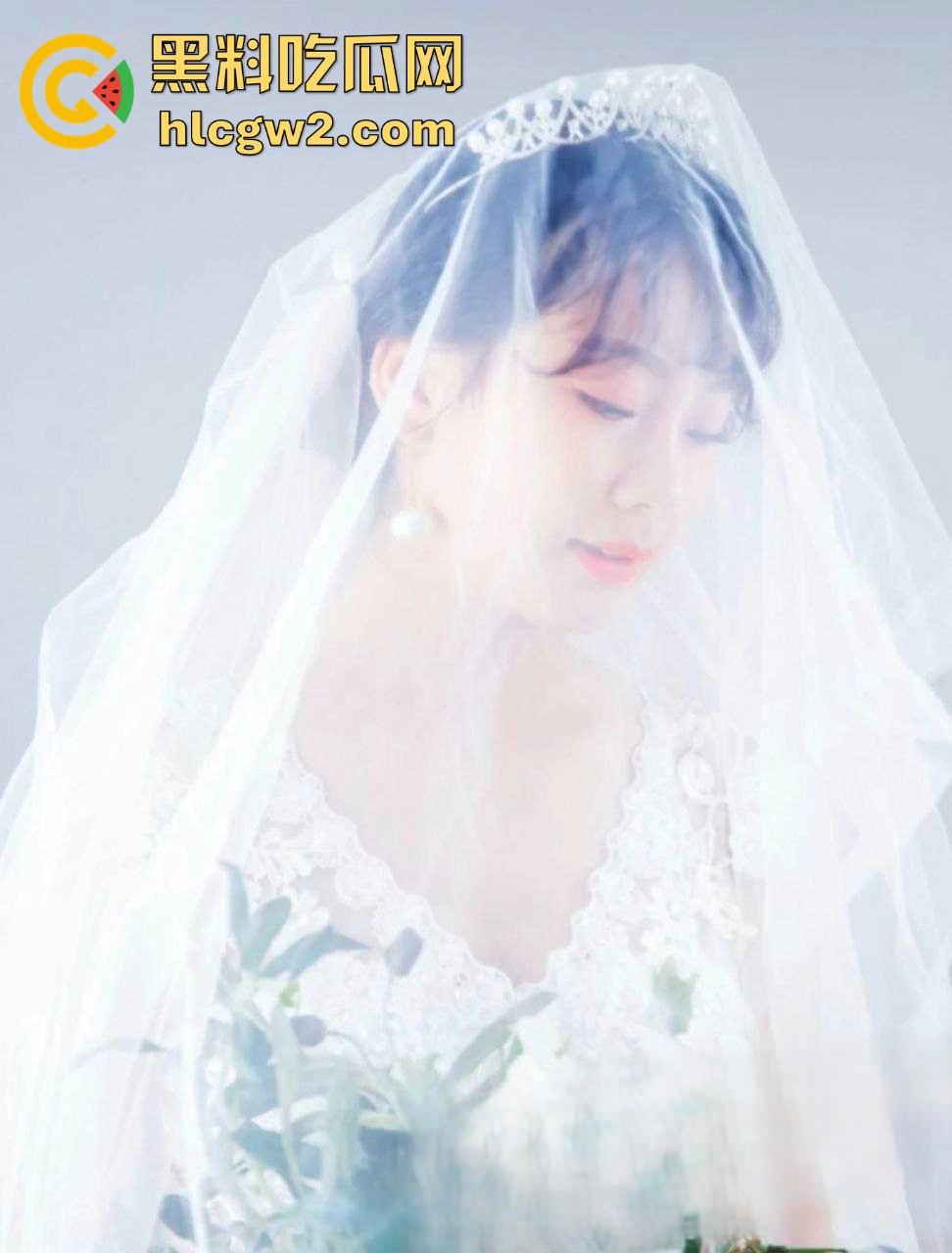 安徽人妻『贾馨月』怀孕还不老实床上大战实拍流出 三个月肚子顶着被无套抽插,骚穴被老公内射到溢出!-1