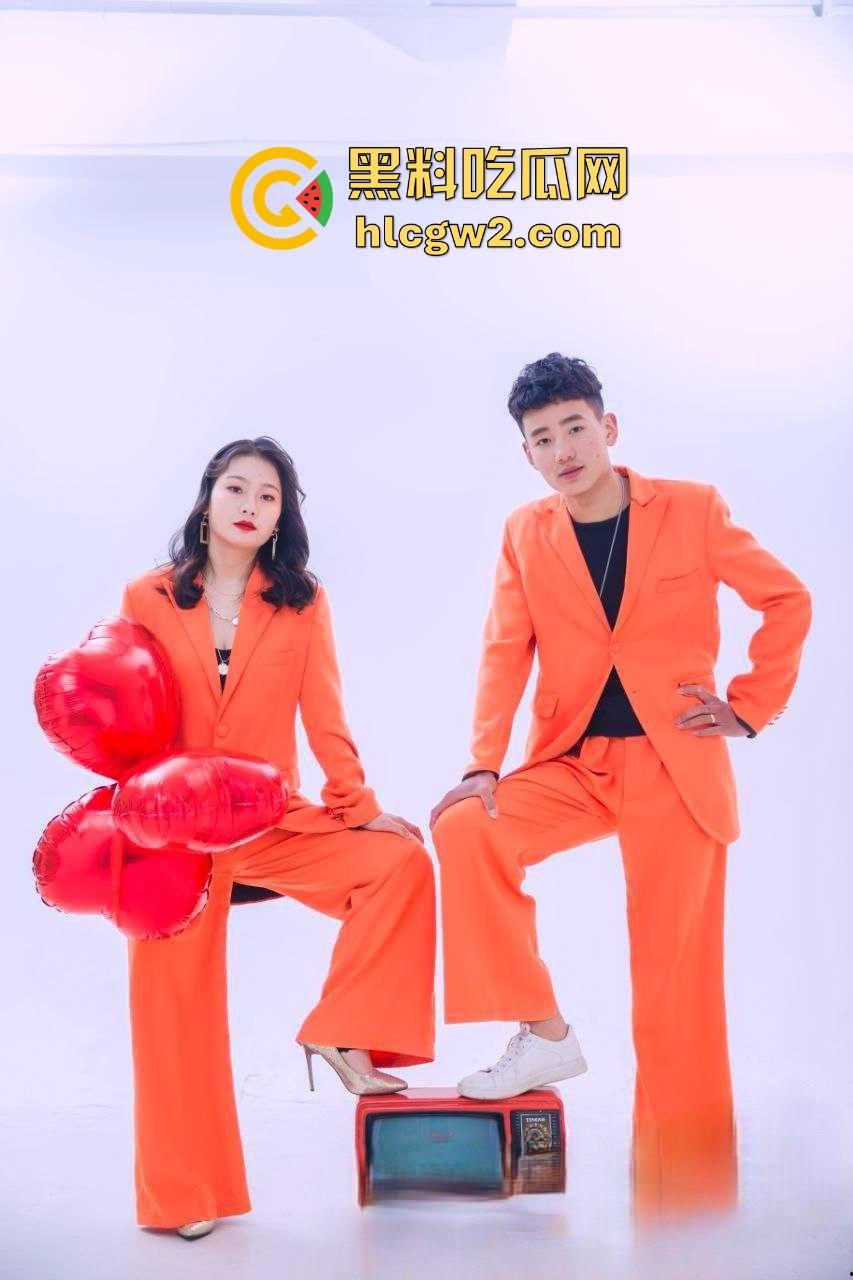 安徽人妻『贾馨月』怀孕还不老实床上大战实拍流出 三个月肚子顶着被无套抽插,骚穴被老公内射到溢出!-7