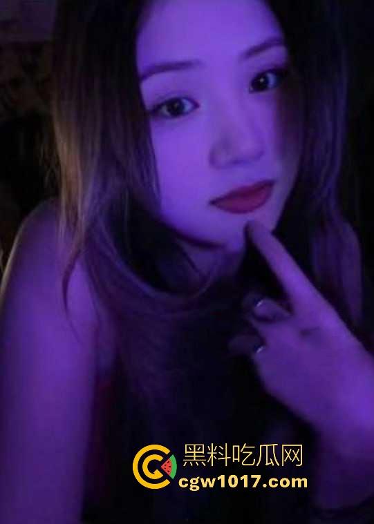 小红书聊骚认识的湖北女幼师,老公工作繁忙夜晚在家寂寞难耐,只能和网友微信连麦磕炮,深入研究讨论性姿势!-5