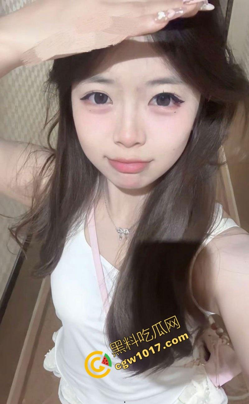 浙大清纯学妹【李溪楠】被爆性爱视频:粉裙白袜,被前男友猛操嫩穴,脸带满足笑,真正骚货贱玩!-1