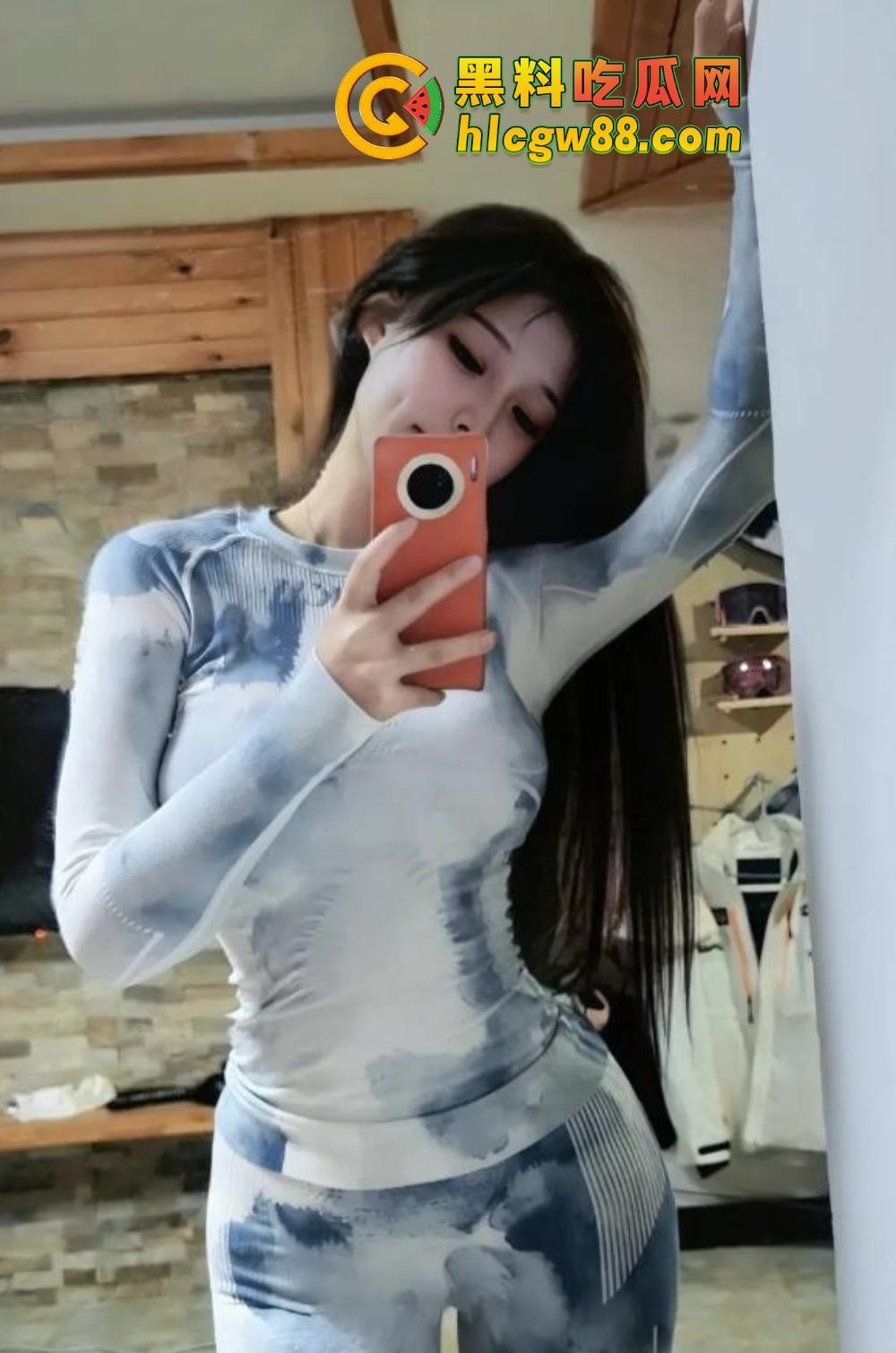 骑行媛已成历史，滑雪媛2025年全面上线，云顶滑雪场美女云集，白天滑雪，晚上开房身上滑！-10