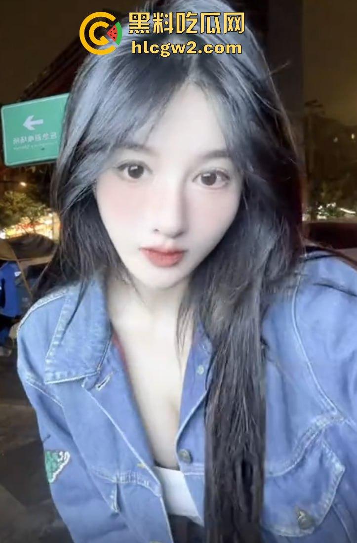 抖音30万粉丝骚鸡福利姬『人间真实小baby』直播露奶子 真空出门玩漏奶，36C露点疯狂撩大哥！-20