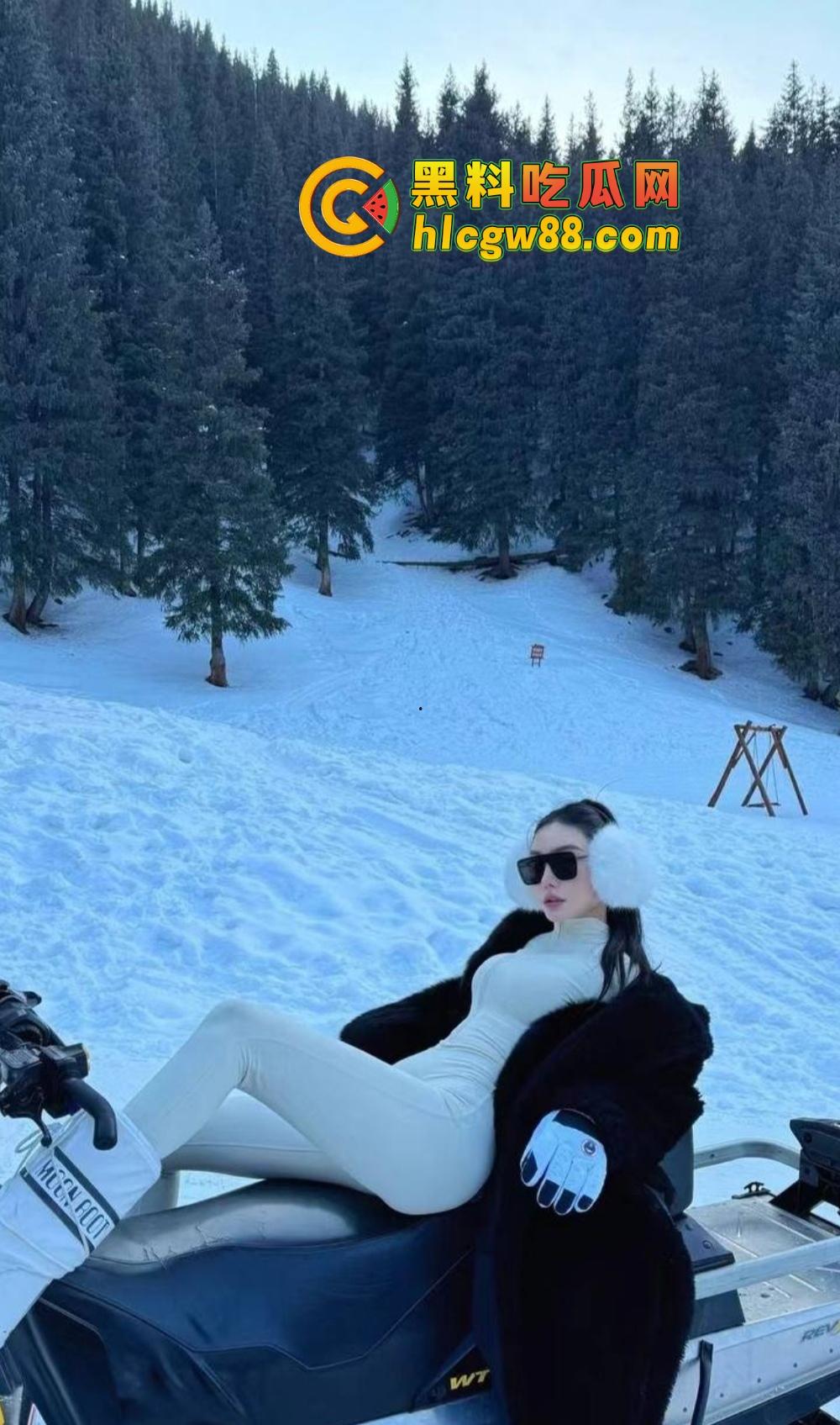 骑行媛已成历史，滑雪媛2025年全面上线，云顶滑雪场美女云集，白天滑雪，晚上开房身上滑！-27
