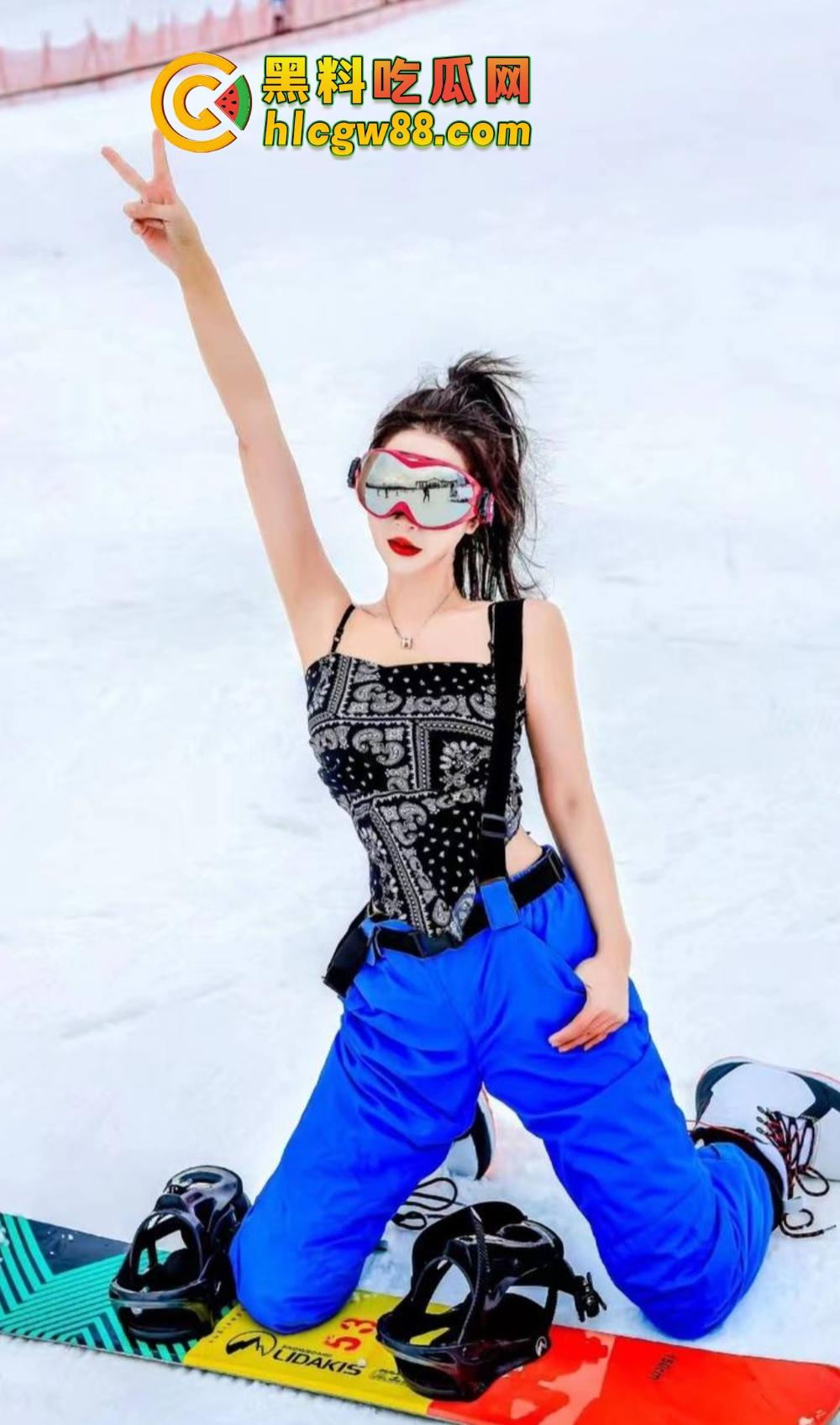 骑行媛已成历史，滑雪媛2025年全面上线，云顶滑雪场美女云集，白天滑雪，晚上开房身上滑！-29