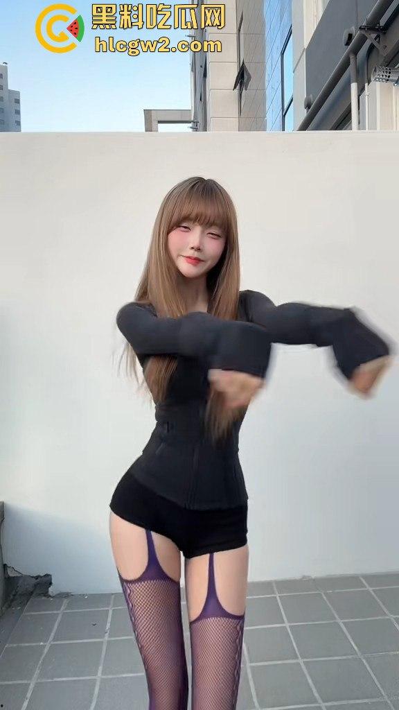 抖音222万粉丝女神【ciu7】不雅自拍外泄!19岁韩国留学生S型身材太撩人,蜂腰翘臀巨乳让人沦陷!-3