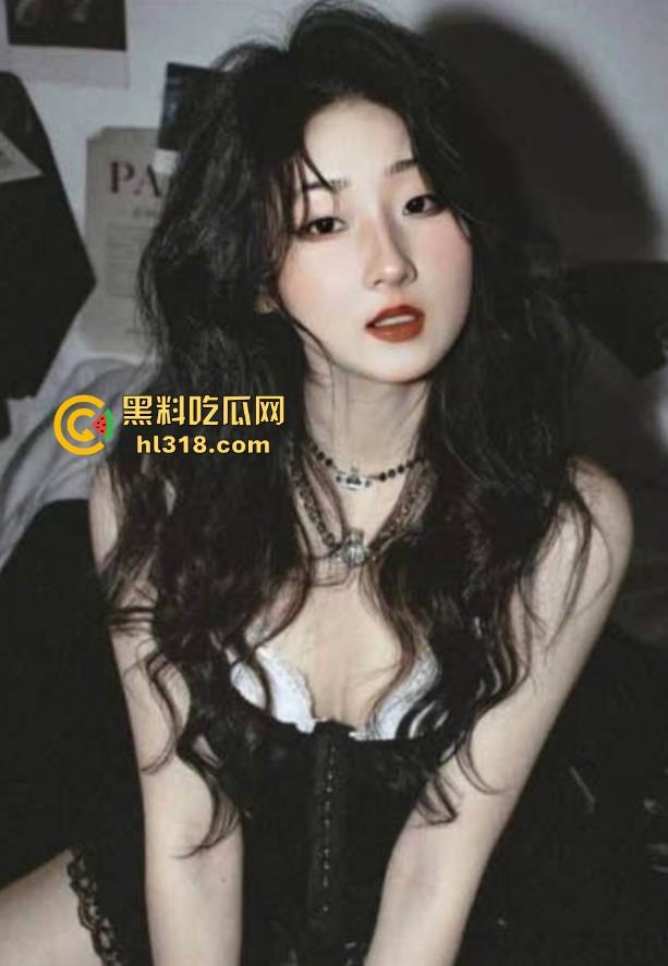 海角乱伦,侄女白丝新战衣挑逗勾引，肛塞调教情无套后入各种爆操打桩，对白极度淫荡！-2