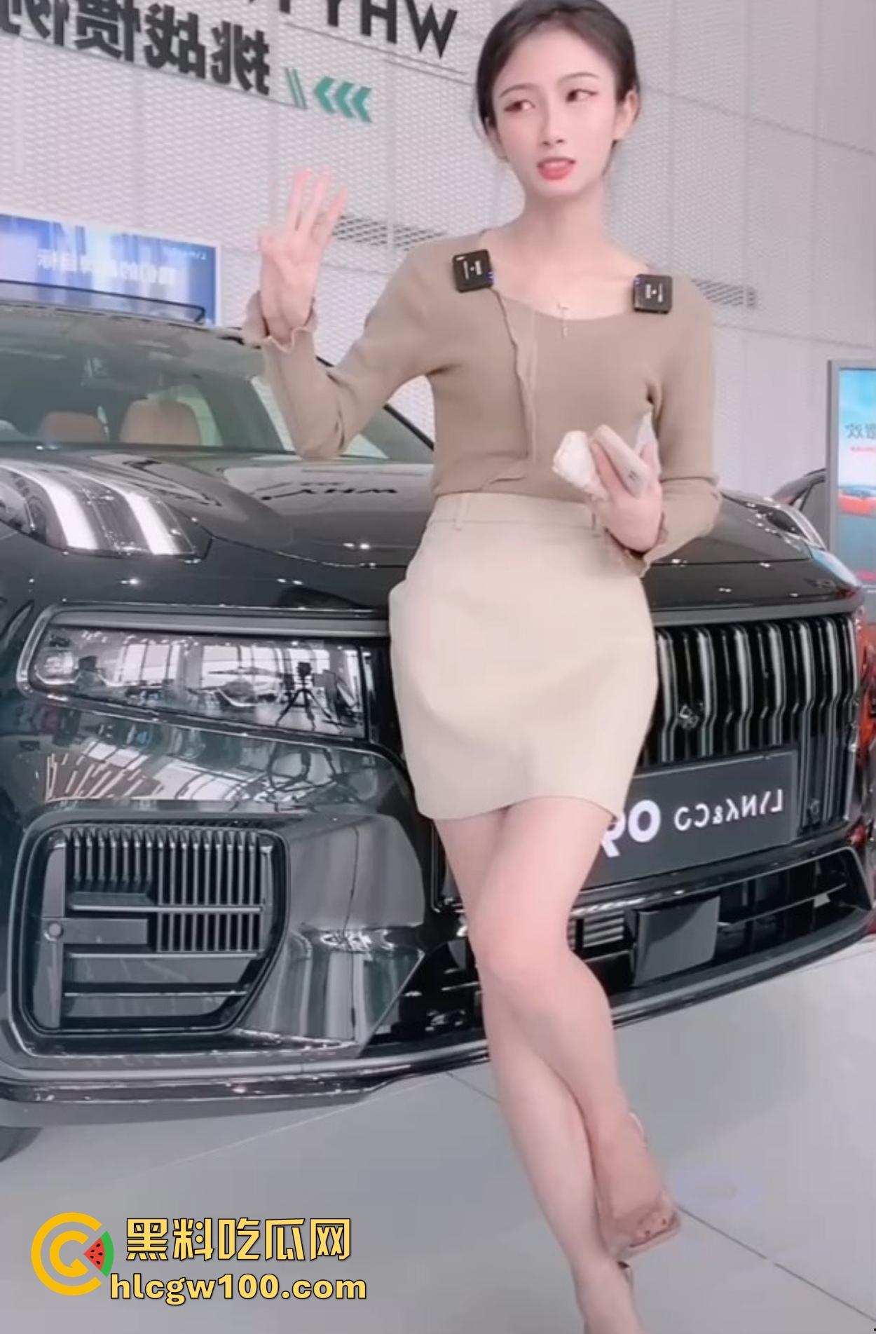 抖音美女销售『不偷腥的猫』塞跳蛋卖车,榜一大哥远程遥控,车漆反光暴露娇喘全程,这销冠玩法太绝了!-5