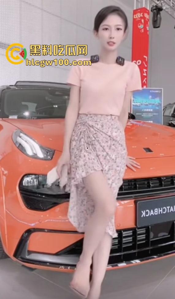 抖音美女销售『不偷腥的猫』塞跳蛋卖车,榜一大哥远程遥控,车漆反光暴露娇喘全程,这销冠玩法太绝了!-15