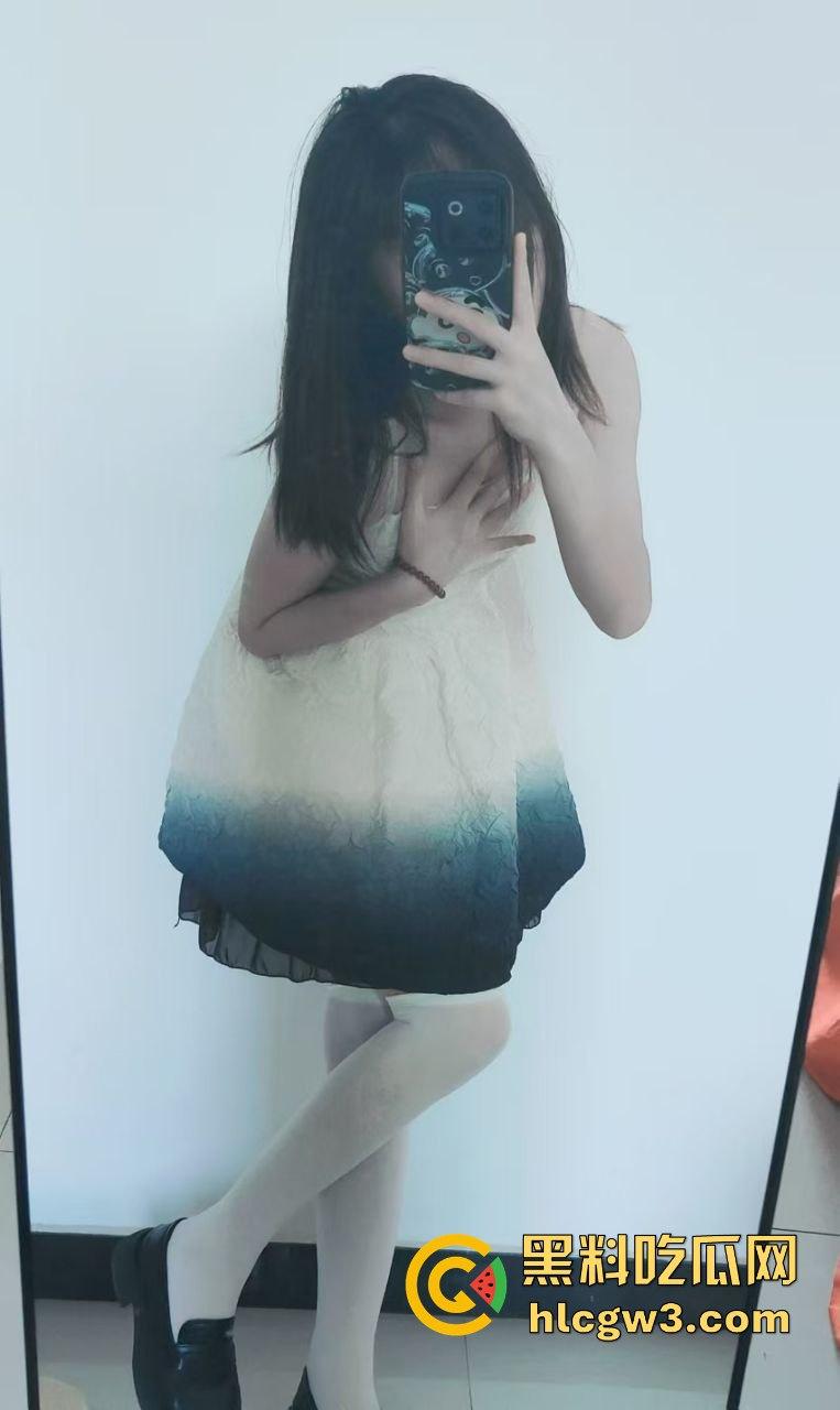 常德骚货【黄诗涵】的真实身份曝光 从长沙6号公馆KTV到常德私人影院,骚劲儿卖遍全城-1