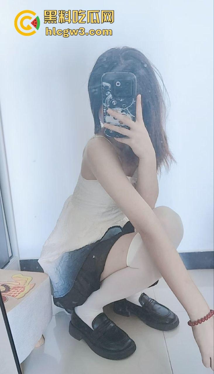 常德骚货【黄诗涵】的真实身份曝光 从长沙6号公馆KTV到常德私人影院,骚劲儿卖遍全城-2