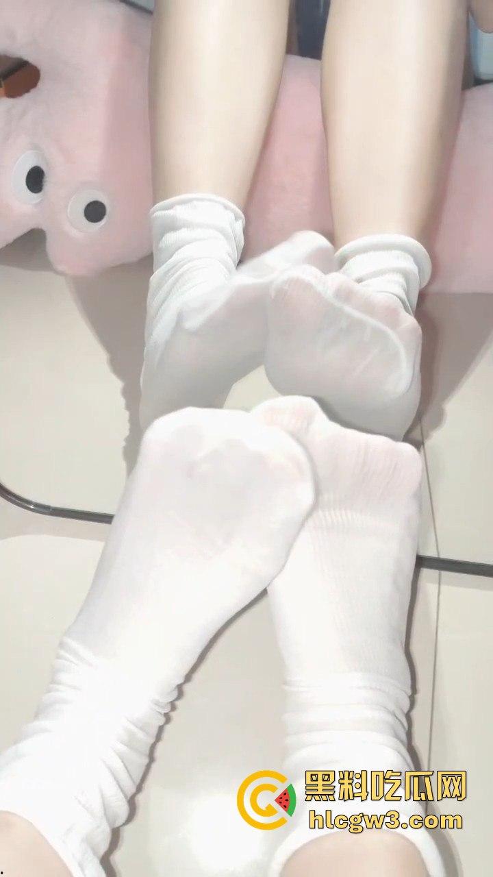 常德骚货【黄诗涵】的真实身份曝光 从长沙6号公馆KTV到常德私人影院,骚劲儿卖遍全城-3