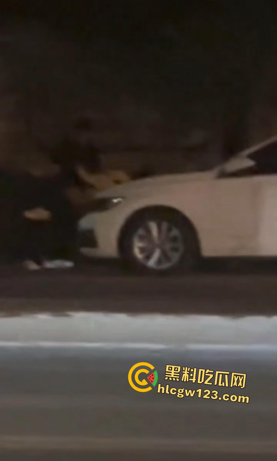 濮阳男子压女传教士猛干,淫叫快把车盖压塌了,淫水多的可以给车子洗个澡了!-5