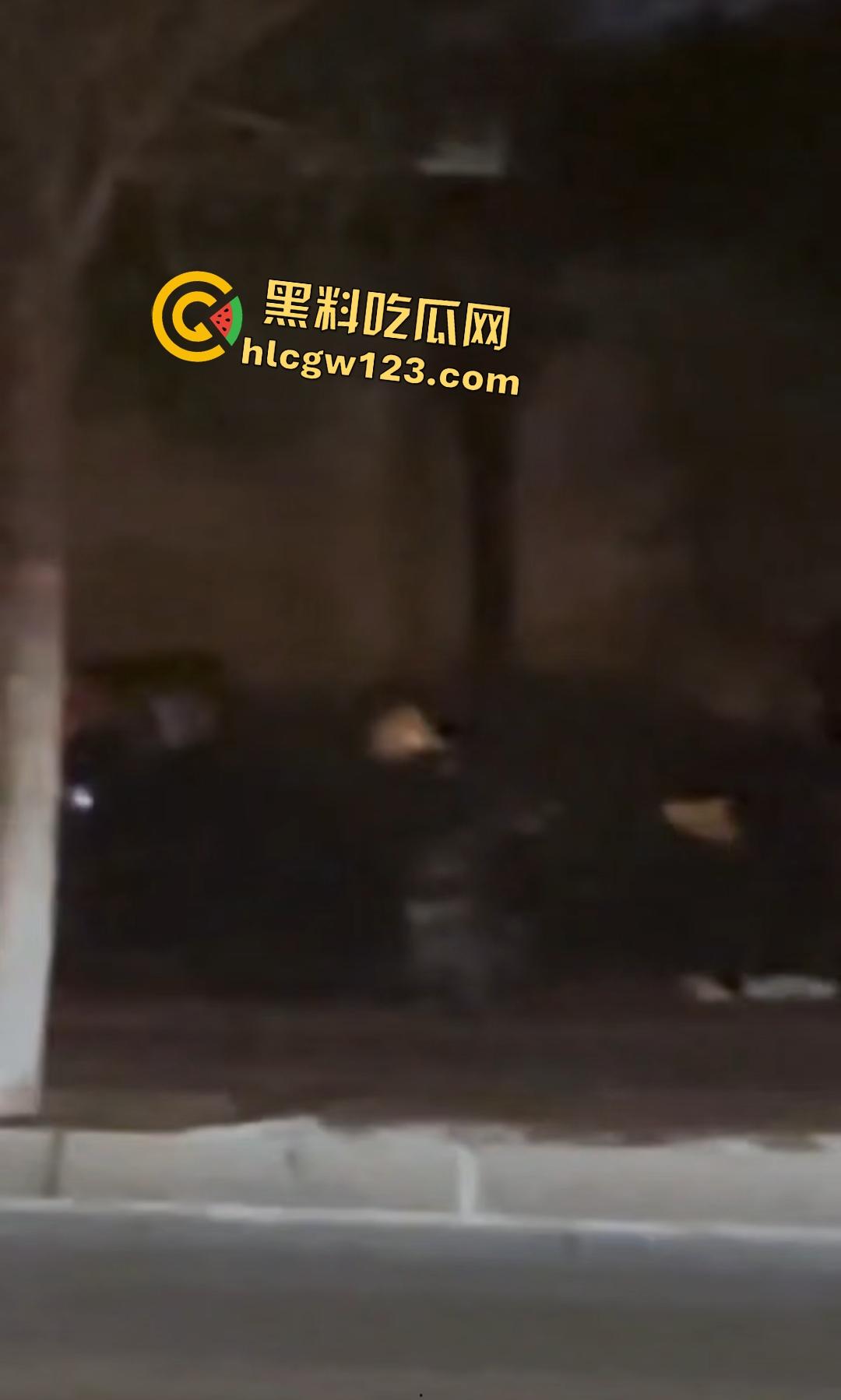 濮阳男子压女传教士猛干,淫叫快把车盖压塌了,淫水多的可以给车子洗个澡了!-6