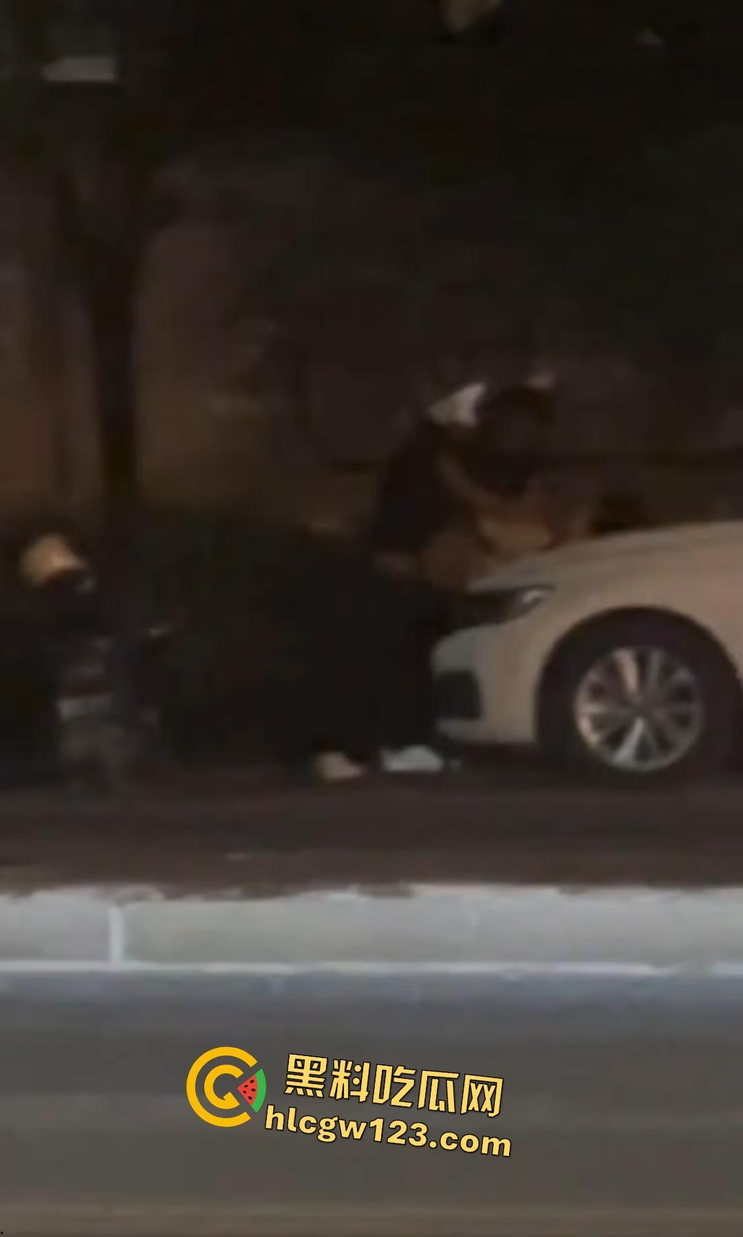 濮阳男子压女传教士猛干,淫叫快把车盖压塌了,淫水多的可以给车子洗个澡了!-7