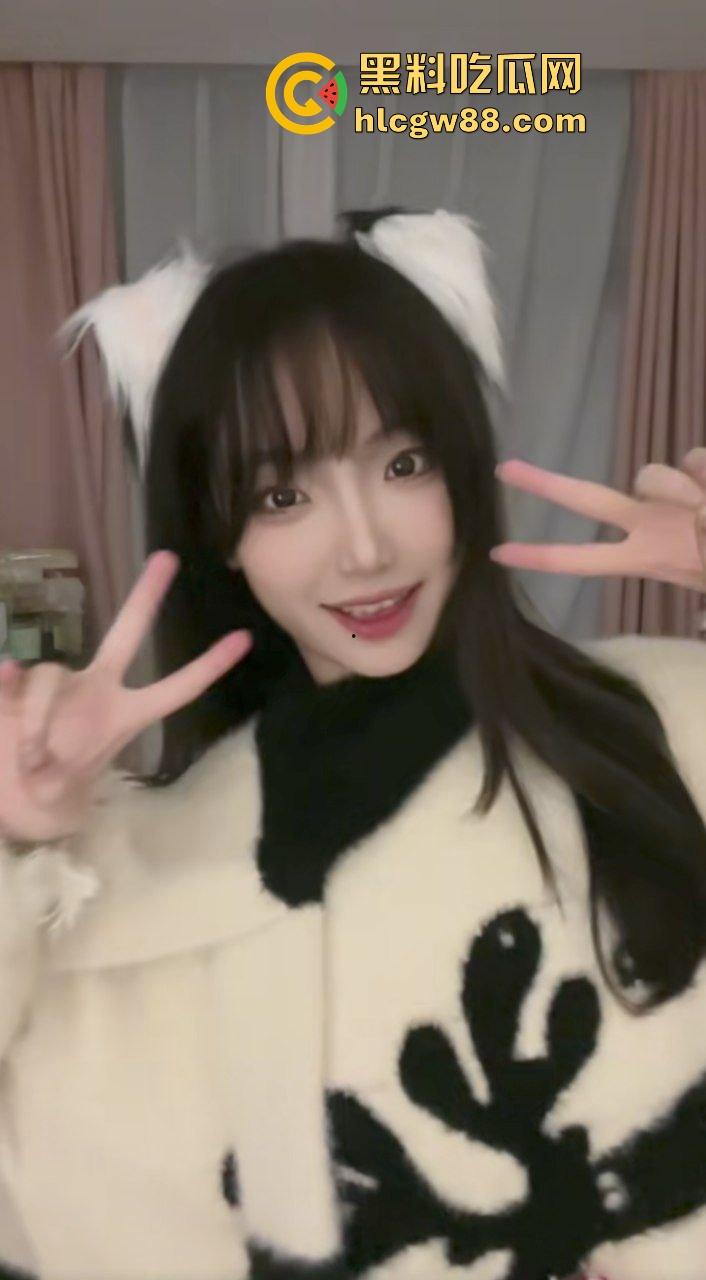 抖音反差嫩妹骚婊【相咕烧麦】化身洛丽塔女仆淫荡吃鸡,私人影院做爱无套内射白浆涌出!-2