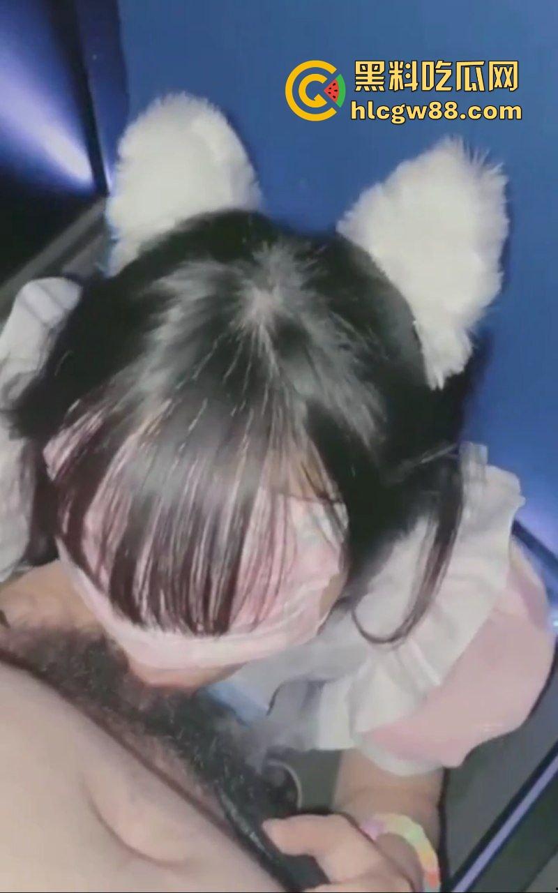 抖音反差嫩妹骚婊【相咕烧麦】化身洛丽塔女仆淫荡吃鸡,私人影院做爱无套内射白浆涌出!-7