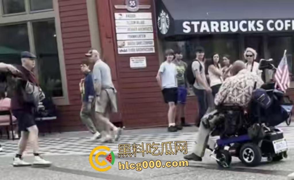 西雅图街头轮椅男持刀挑衅,谁料对方竟有手枪,直接被突突,血溅阿拉斯加路!-2