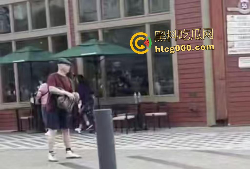 西雅图街头轮椅男持刀挑衅,谁料对方竟有手枪,直接被突突,血溅阿拉斯加路!-3