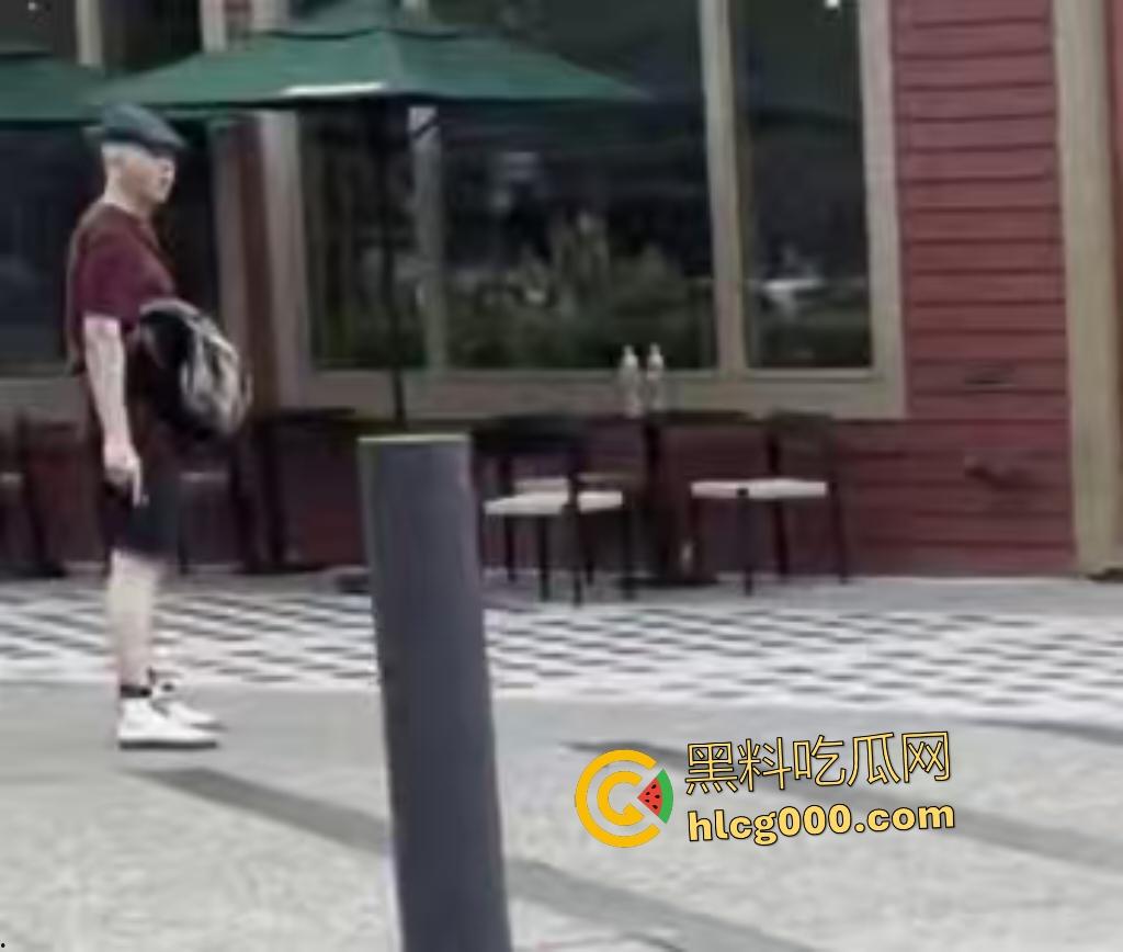 西雅图街头轮椅男持刀挑衅,谁料对方竟有手枪,直接被突突,血溅阿拉斯加路!-5