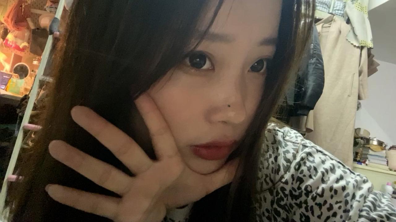 迷奸抖音上吊到的学生妹 太漂亮了 直接下药迷倒 粉嫩的小穴跟没开发过一样-1