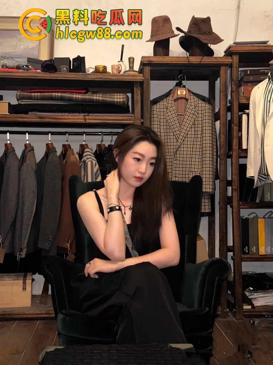 湖南『卢本伟』上垒巨乳御姐，肉感身材骚气奶浪声，嫩穴被操得痉挛喷水，爆操嫩穴身材太顶忍无可忍！-4