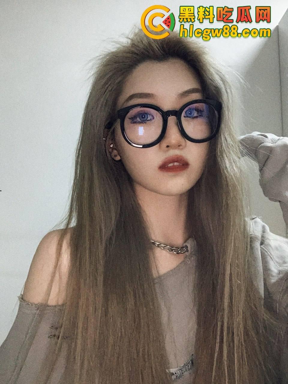 湖南『卢本伟』上垒巨乳御姐，肉感身材骚气奶浪声，嫩穴被操得痉挛喷水，爆操嫩穴身材太顶忍无可忍！-6