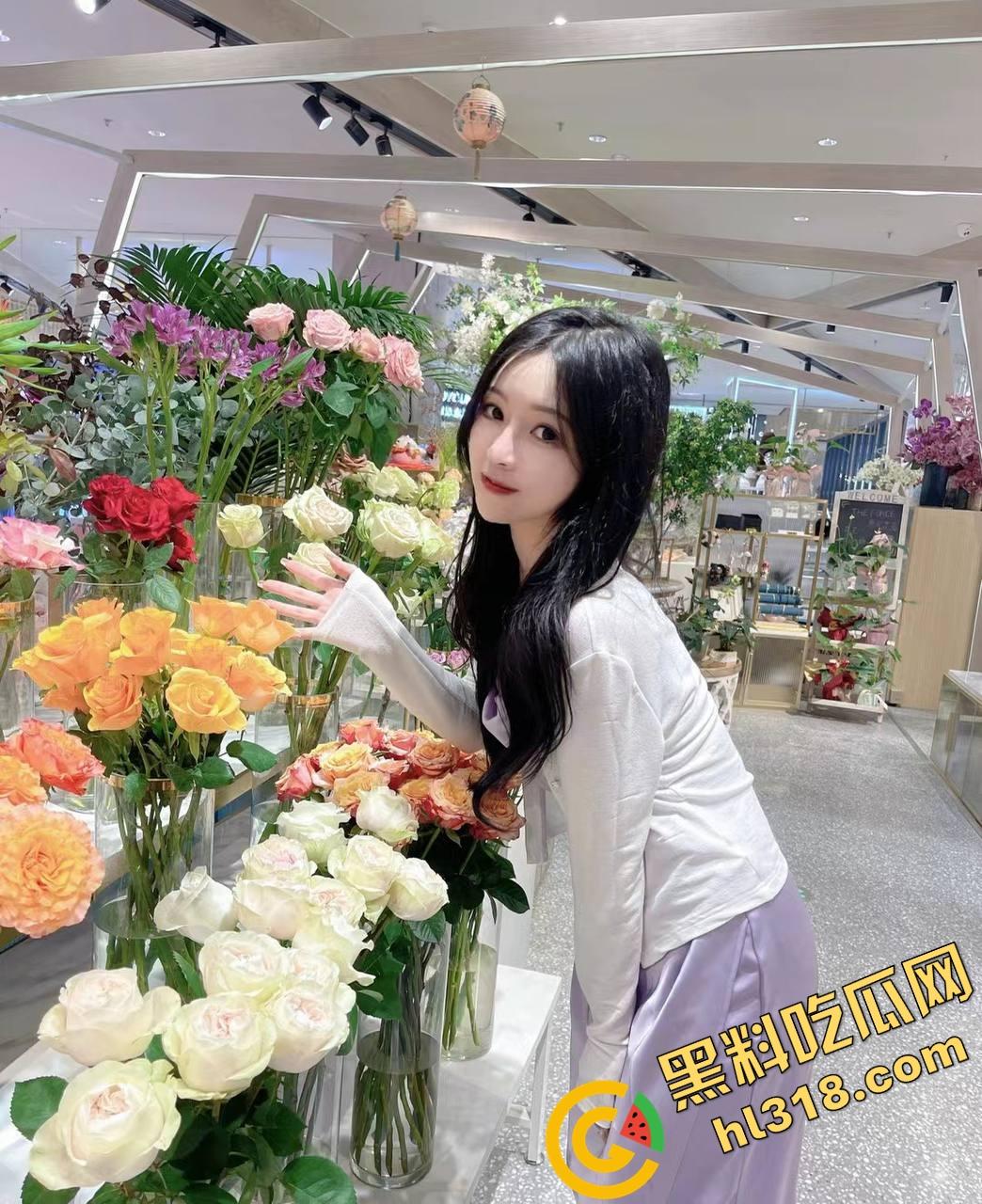 大白天俩骚货窗前赤裸互插假屌竞技赛,比赛高潮谁先喷,没男人靠假屌,也能自嗨得原地升天!-1