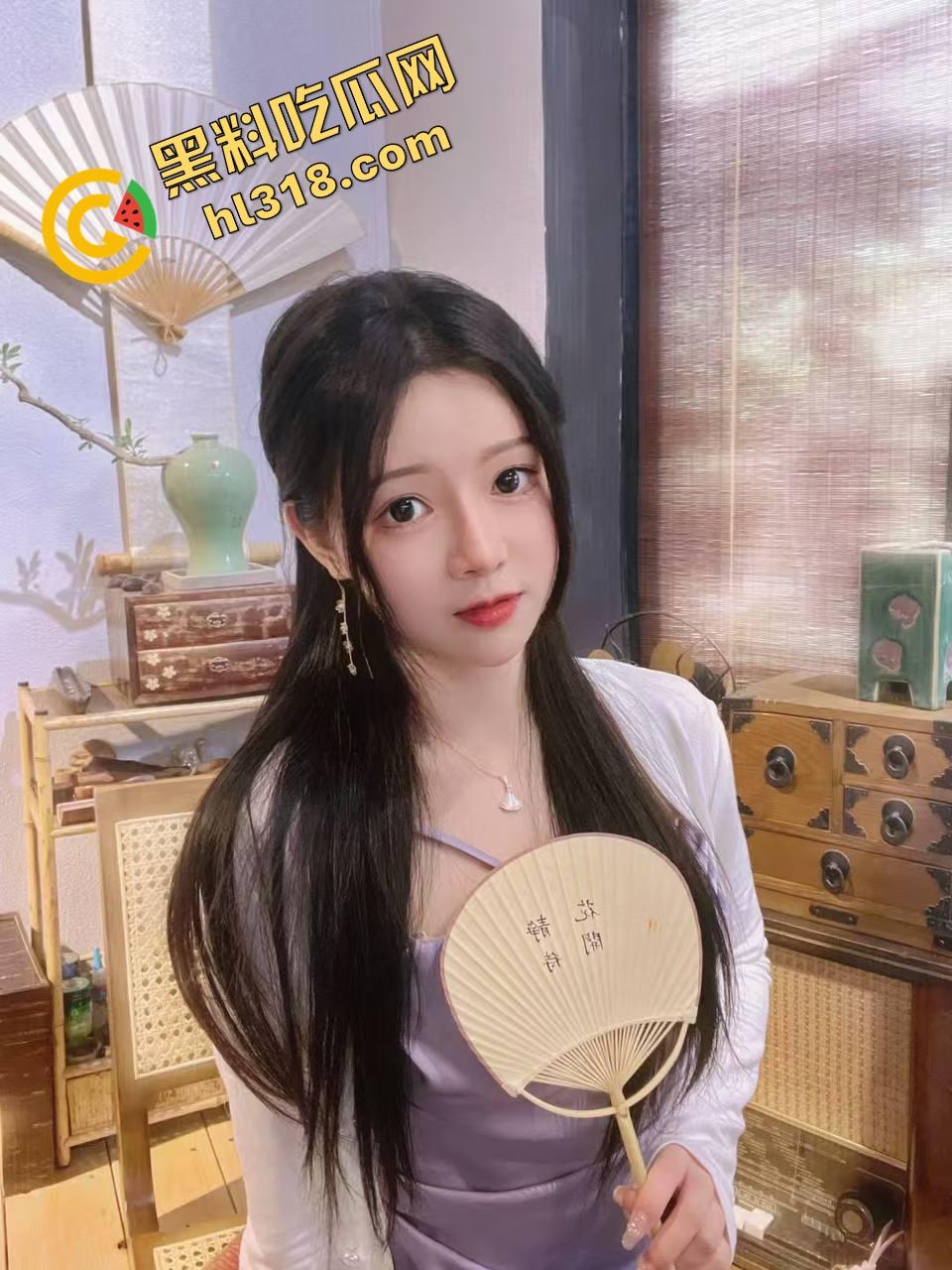 大白天俩骚货窗前赤裸互插假屌竞技赛,比赛高潮谁先喷,没男人靠假屌,也能自嗨得原地升天!-3