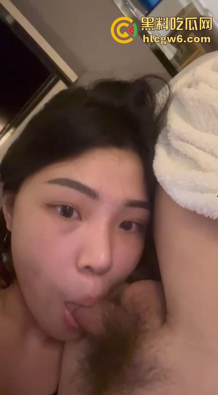 楼下漂亮人妻寂寞难耐,被口爆叫醒后主动求操,娇喘连连扭腰浪到发软,草的人妻说比她老公强多了!-5