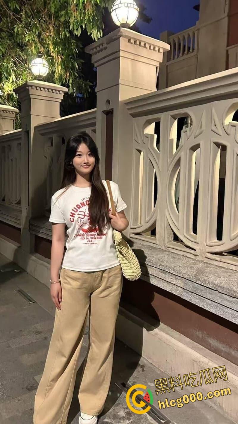 河北衡水母狗【宋雅】,爱穿各种高跟鞋蕾丝情趣,主动狗趴深喉口交,被男友无套爆操内射!-1