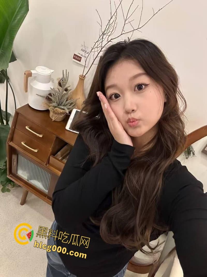 河北衡水母狗【宋雅】,爱穿各种高跟鞋蕾丝情趣,主动狗趴深喉口交,被男友无套爆操内射!-5