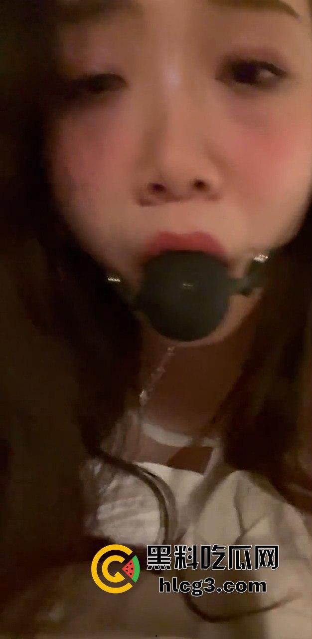 瓜友爆料：探探约炮极品熟妇，嘴里塞狗球，酒店内射视频流出，后入情节让人目瞪口呆！-1