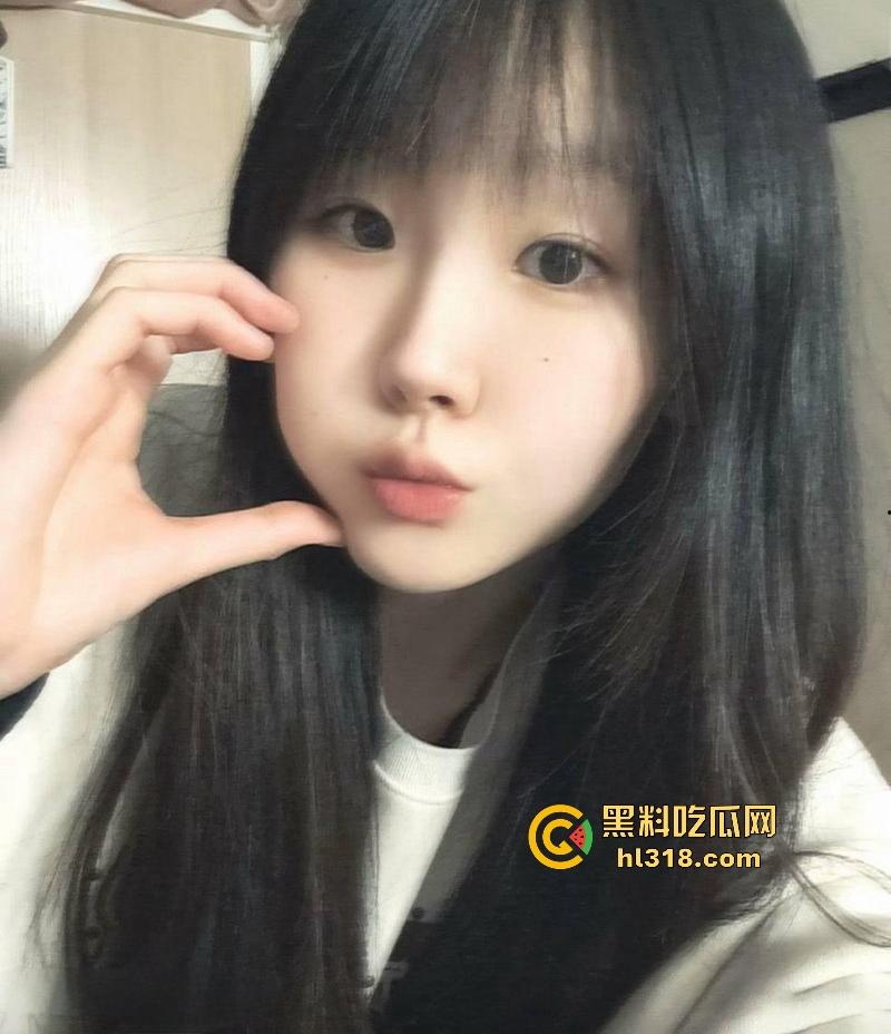 华南理工大学珠海学院超反差大一嫩妹【林卓怡】性爱视频曝光，与大龄炮友一夜两炮，骑乘榨精淫荡至极！-3