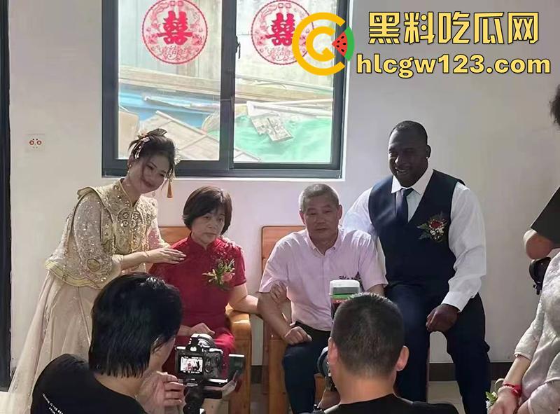 媚黑婊骚逼嫁大屌黑人，不收彩礼随便玩，一步到胃疯狂撞击，据说和黑人回到老家，还被多人轮奸呢！-5