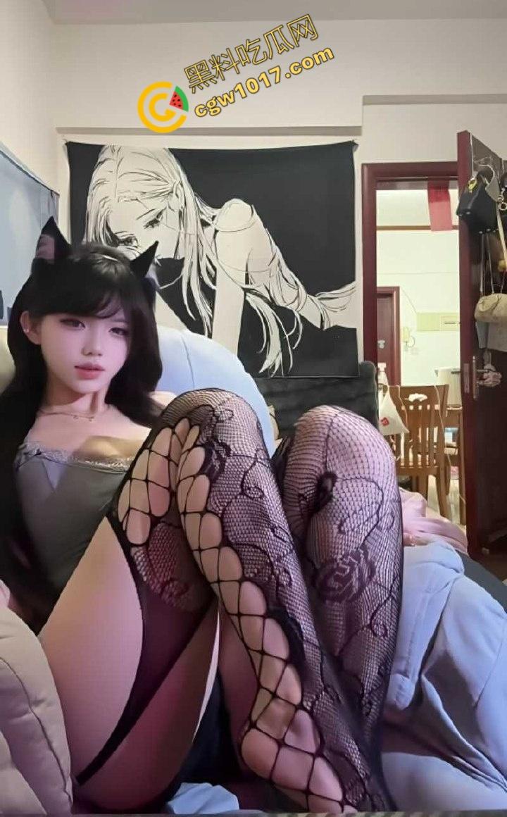 抖音网红【小飞粥】惊爆黑料，甜美人设骤变成浪女，情趣内衣骑乘豪放，后入爆操内射嫩穴，彻底颠覆粉丝心中形象！-9