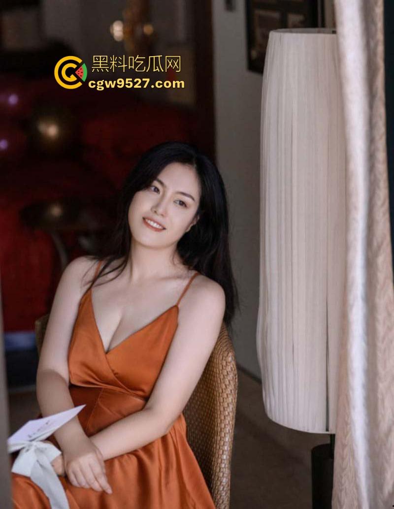 常州母狗人妻【秦柳柳】发泄欲望，居然抛夫弃子，不远千里送逼炮友，骚穴被操到直冒白浆！-4