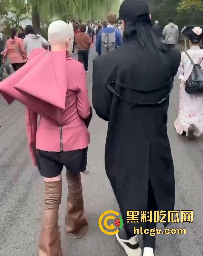 知名服装设计师【Rick Owens】团队因怪异服装被故宫请出，穿衣自由or文化亵渎？-4