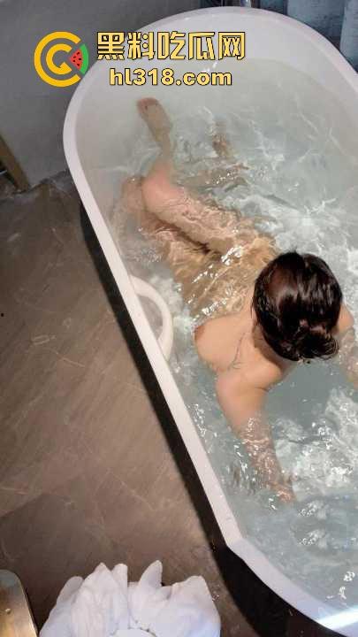 海角乱伦!妖娆身姿的姐姐极具诱人 遭弟弟强上,淫水把丝袜整个都打湿了,超刺激!-5