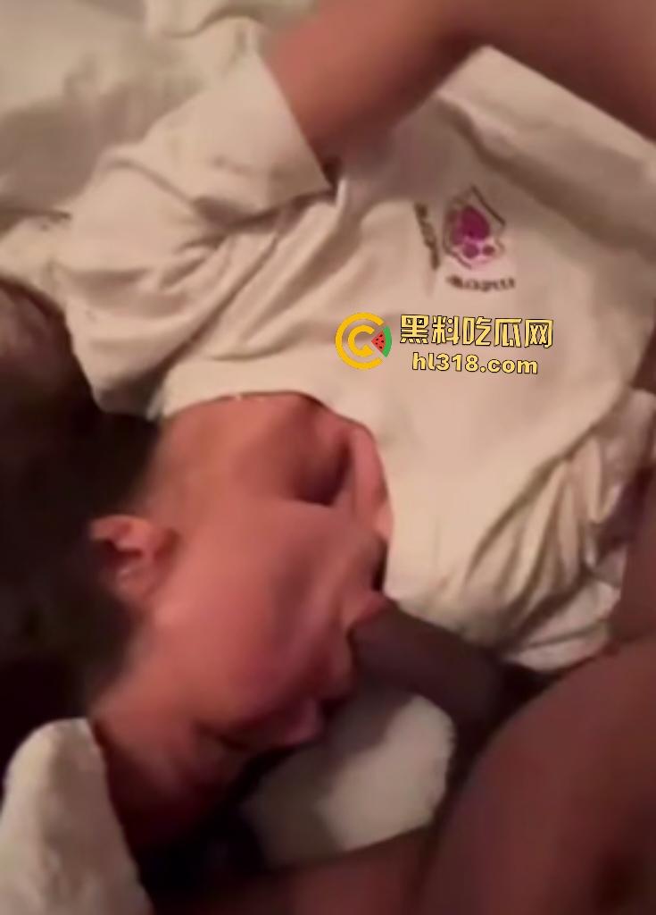 湖南长沙香樟路中学招生教师刘某强逼家长性交,PUA了很多年,做爱鸡巴塞嘴狂操全身红肿,小穴湿透!-5