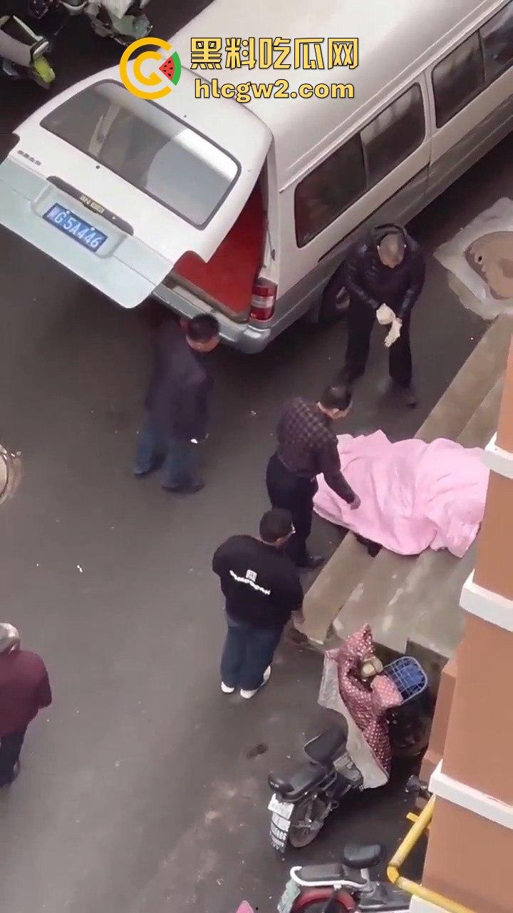 郑州男子跳楼惨烈收场，脑袋撞窗沿直接分离，场面堪比关公斩华雄！-5