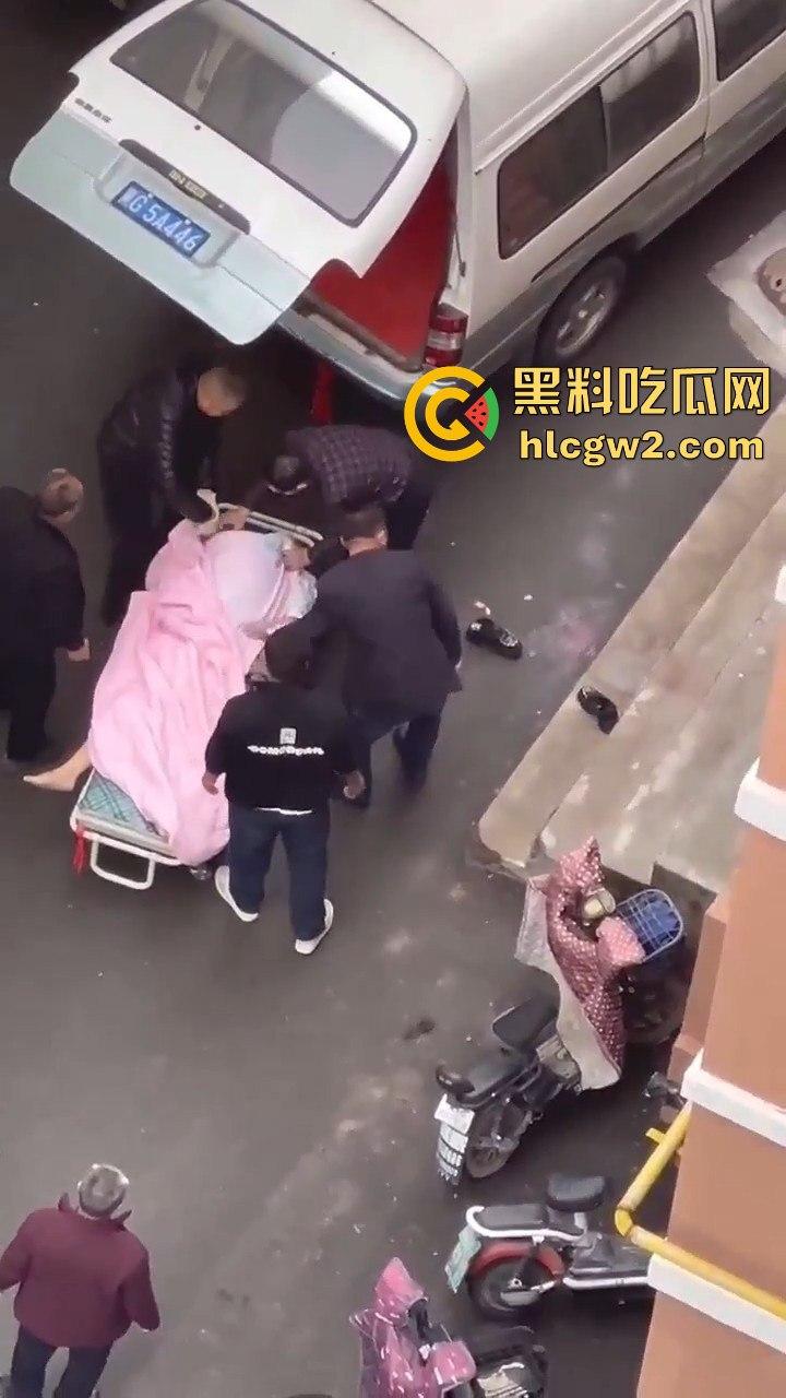 郑州男子跳楼惨烈收场，脑袋撞窗沿直接分离，场面堪比关公斩华雄！-6