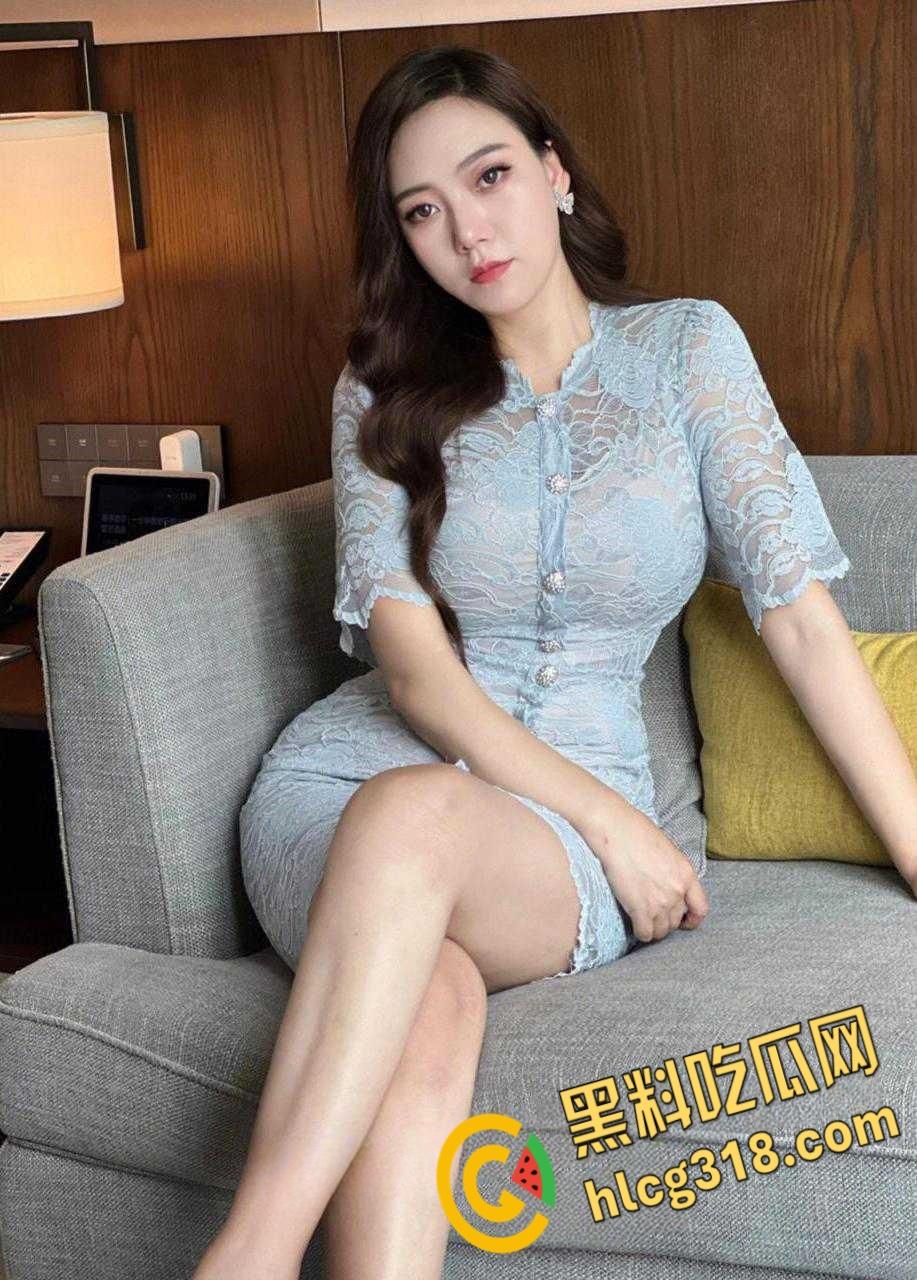 巨乳淫妻为了讨好领导,陪睡开房打炮,极品肥臀又大又翘,开档黑丝按在椅子上无情爆操!-1