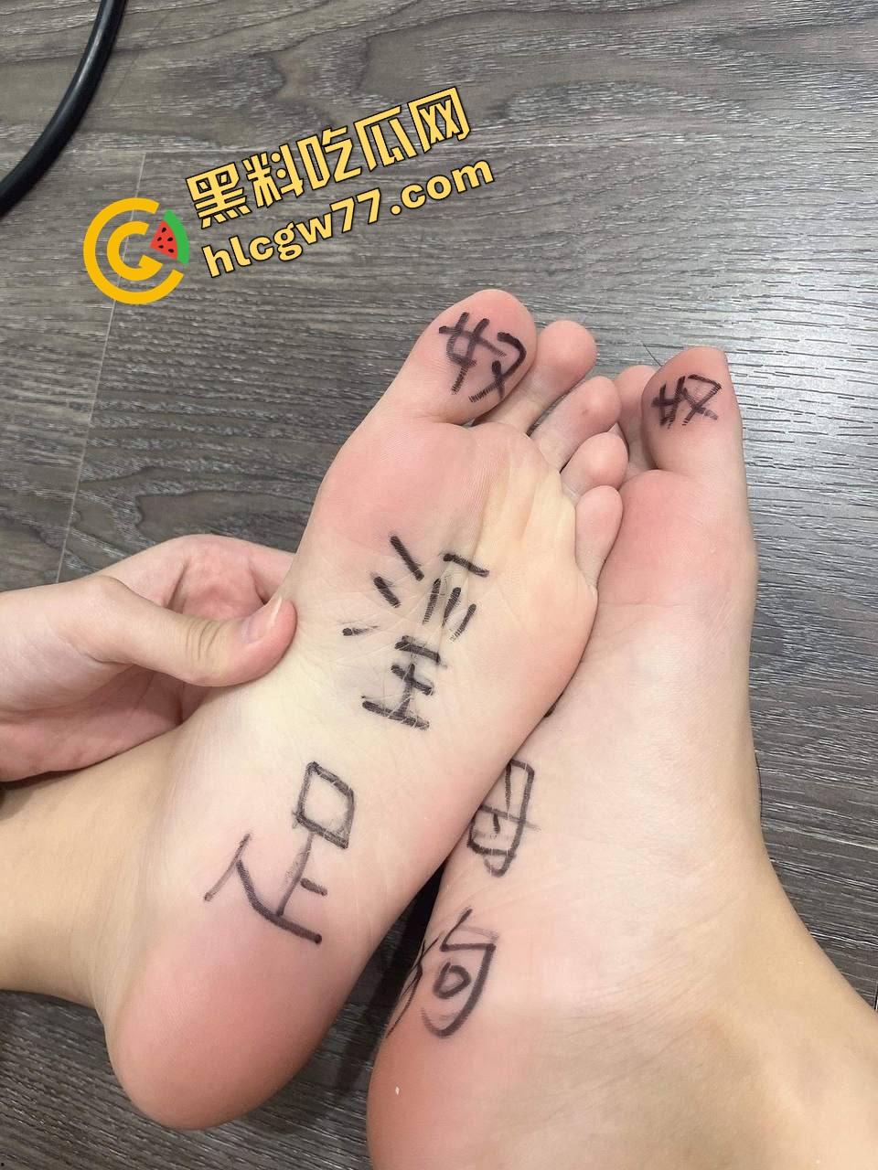 湖北武汉学院大三校花『田鸢』操她时一巴掌打下去,穴水能溅一手,被调教成随叫随到的肉便器-17