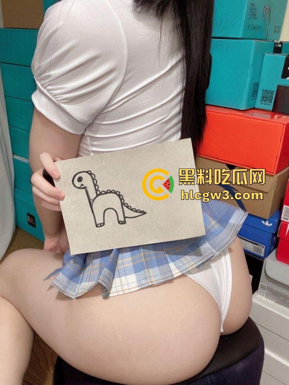 微博推特福利姬【暴力恐龙】露脸丝足大秀,被大哥拿下酒店爆操,女上位浪叫不止,卖福利照全为讨好大哥!-4